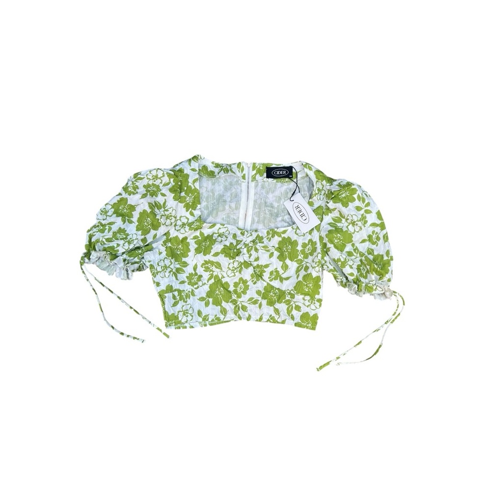 NWT! Floral Cider Short Sleeve Crop Top